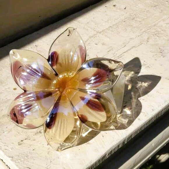 Lovely Six Petal Art Glass Hand Blown Iridescent Flower with Curled White Stem - Picture 10 of 10